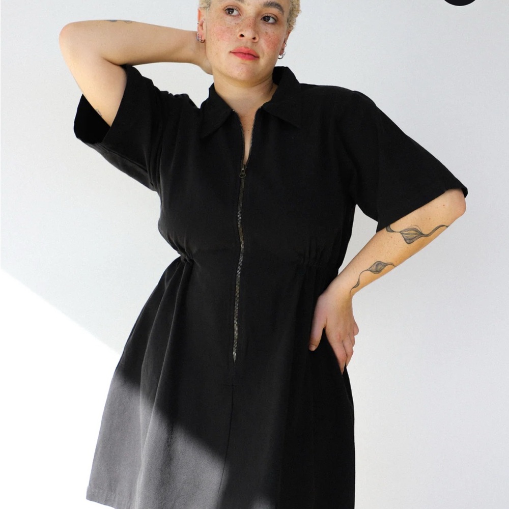 Chic Black Zipper Mini Dress